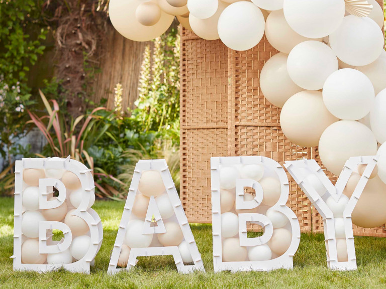 Oslávte príchod bábätka! Čo by nemalo chýbať na baby shower?