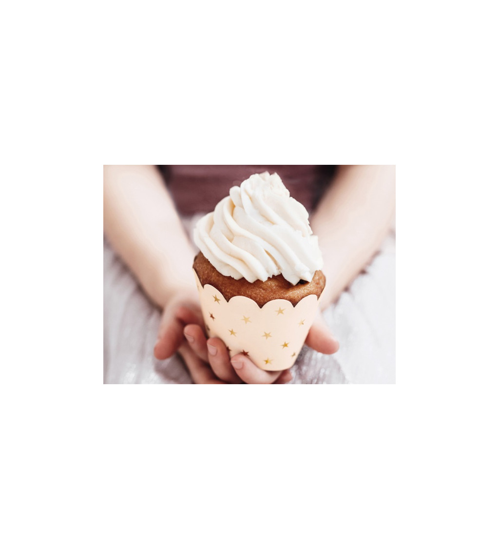 Svetlo oranžové cupcake košíčky s hviezdičkami