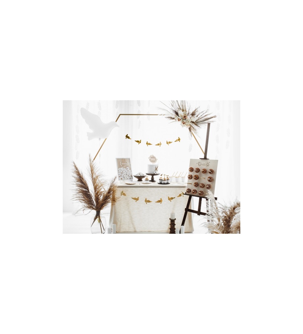 Girlanda so zlatými strapcami