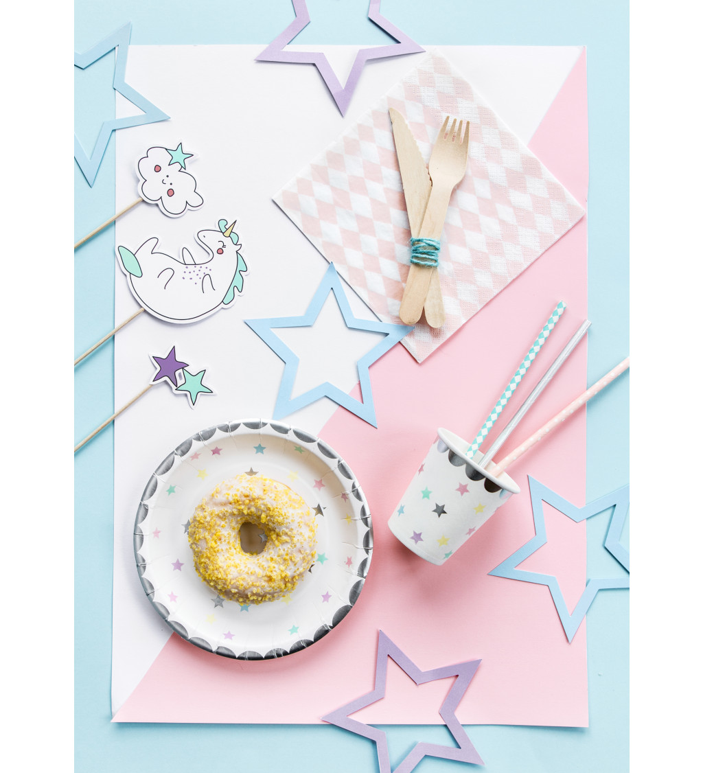 Biele kelímky s hviezdičkami