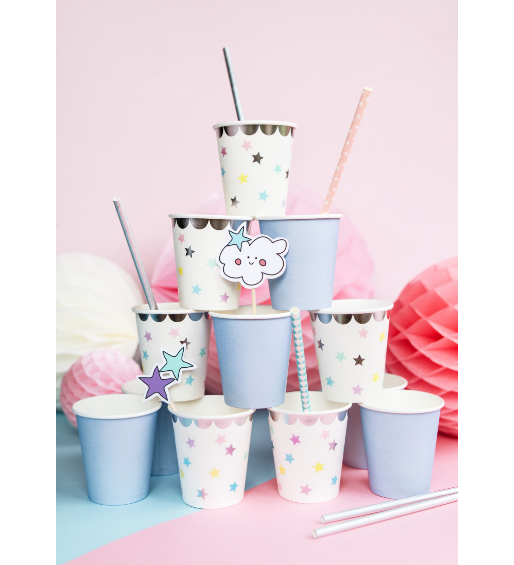 Biele kelímky s hviezdičkami