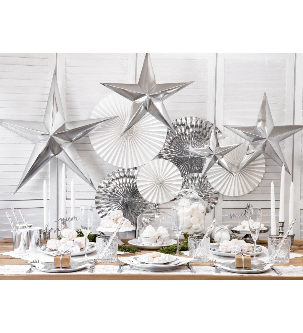 Papierová strieborná hviezda