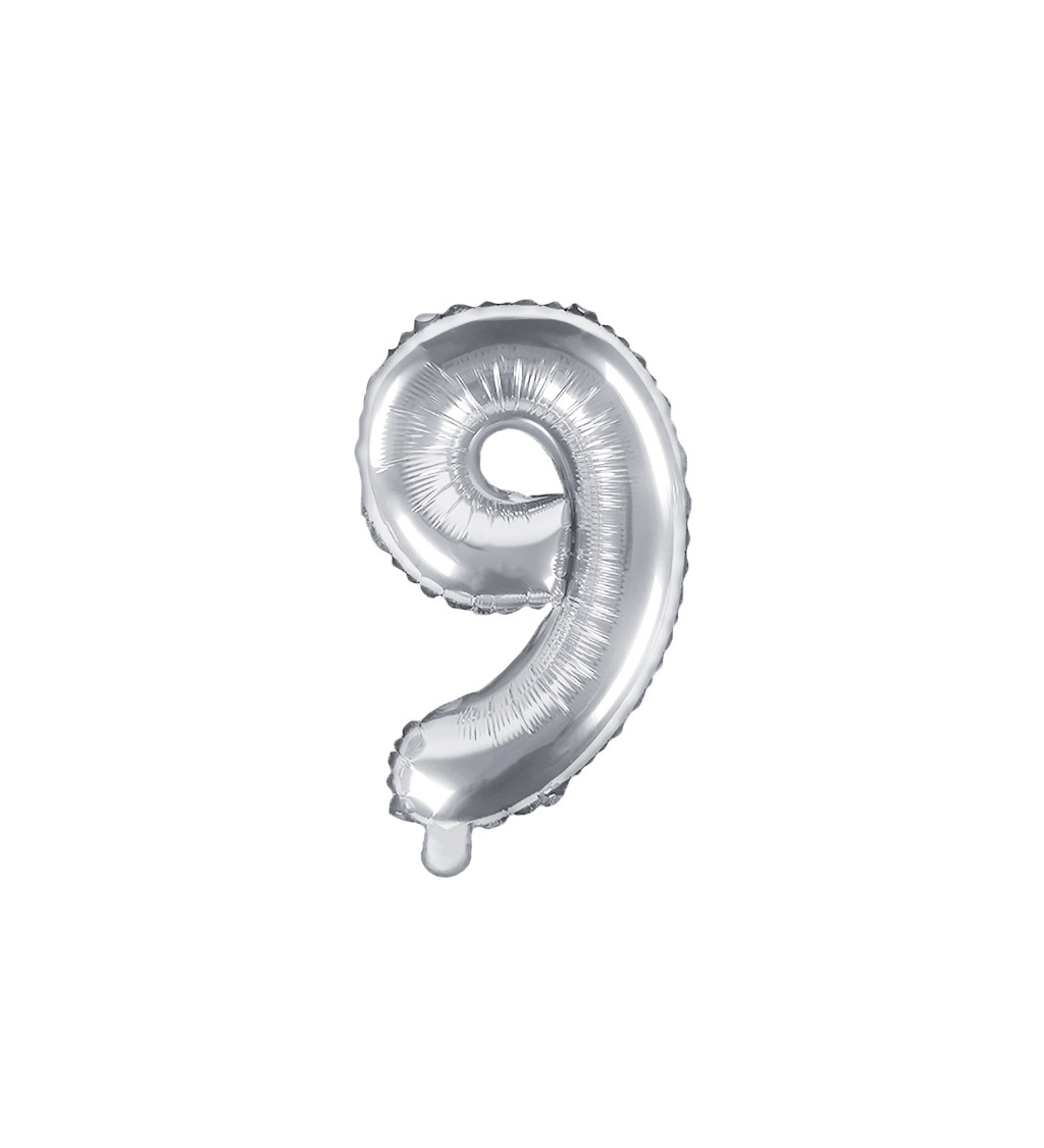 Strieborný balón číslo 9