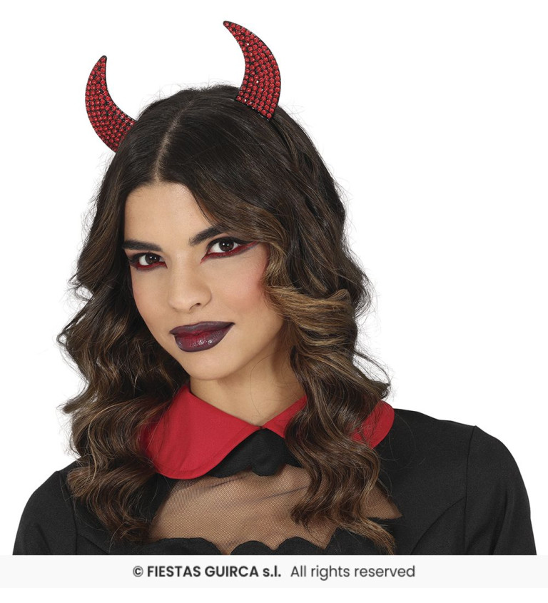 Čelenka s červenými rohy